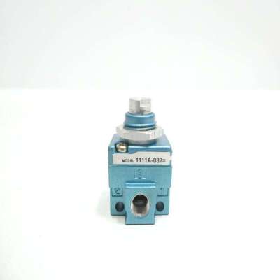 MAC 1111A-037 Pushbutton Valve 1/8in 150psi