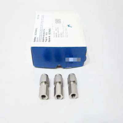 SwageloK Box of 3 SS-810-7-4 Stainless Pipe Adapter 1 2in Tube X 1 4in Npt