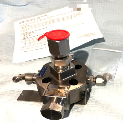 SwageloK M7896S1213K-HT Monoflange Block &amp Bleed M02 1 2LP RSM G1 2